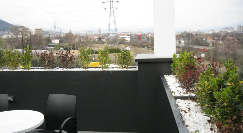 Domus Aparthotel Скопие Екстериор снимка